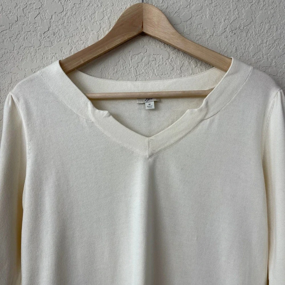 J .JILL | SWEATER SIZE MEDIUM CREAM LONG SLEEVES V-NECK - Picture 2 of 9